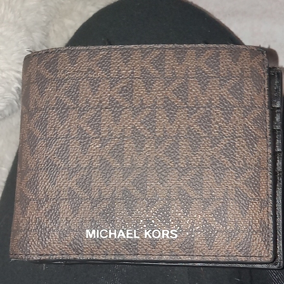 Michael Kors Brown Cooper Billfold With Passcase Wallet - Picture 1 of 1